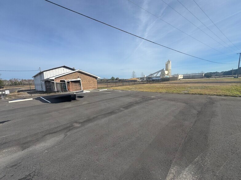 More Photos Of 2028 Travis Rd, Columbia Specialty For Sale