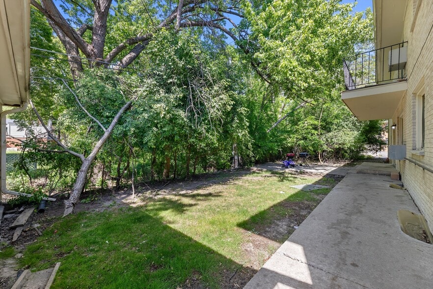 More Photos Of 10112 W Sharon Ln, Milwaukee Apartments For Sale