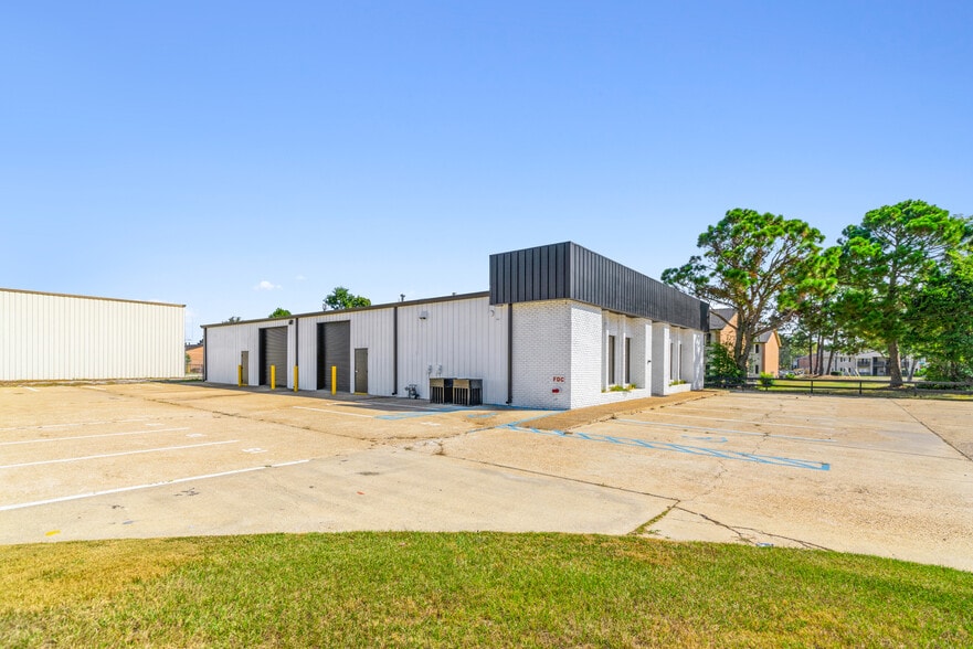 More Photos Of 5669 Eddins Rd, Montgomery Flex For Lease