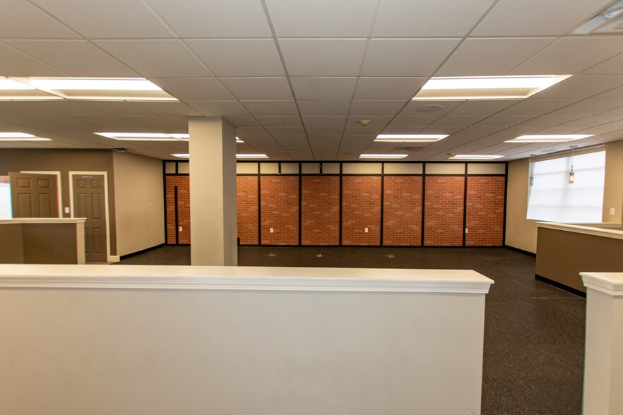 More Photos Of 33 Highland Ave, Needham Storefront For Lease