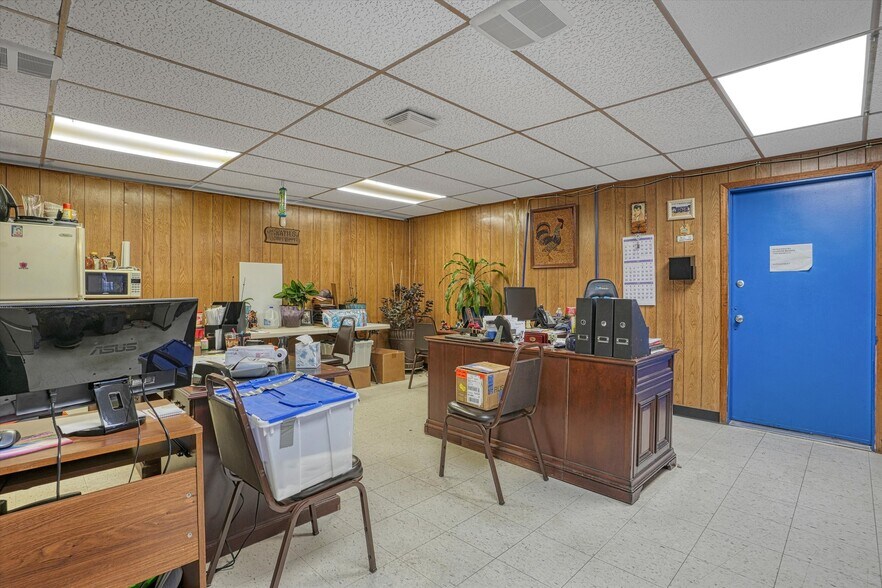 More Photos Of 908 E Apache Trail Rd, Apache Shelter For Sale