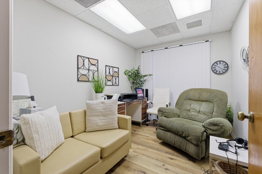 More Photos Of 44709 Date Ave, Lancaster Medical For Sale