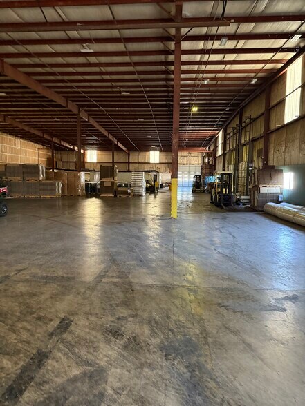 More Photos Of 1295 NE Johnson St, Salem Manufacturing For Sale