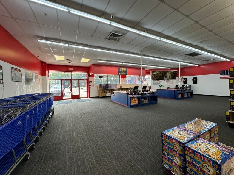 More Photos Of 651 Carey Ave, Hanover Township Freestanding For Lease