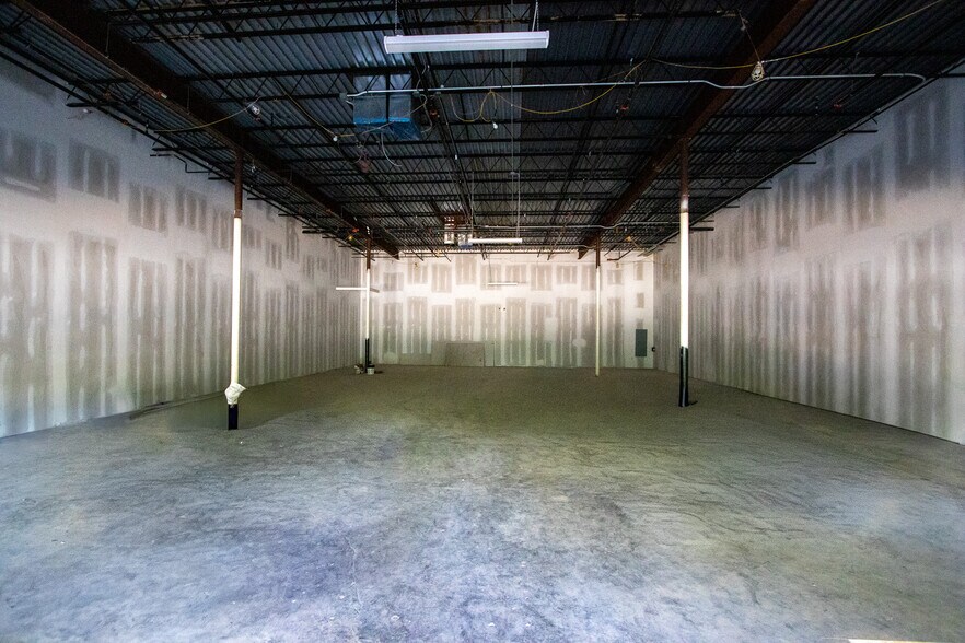 More Photos Of 2710 Gervais St, Columbia Unknown For Lease