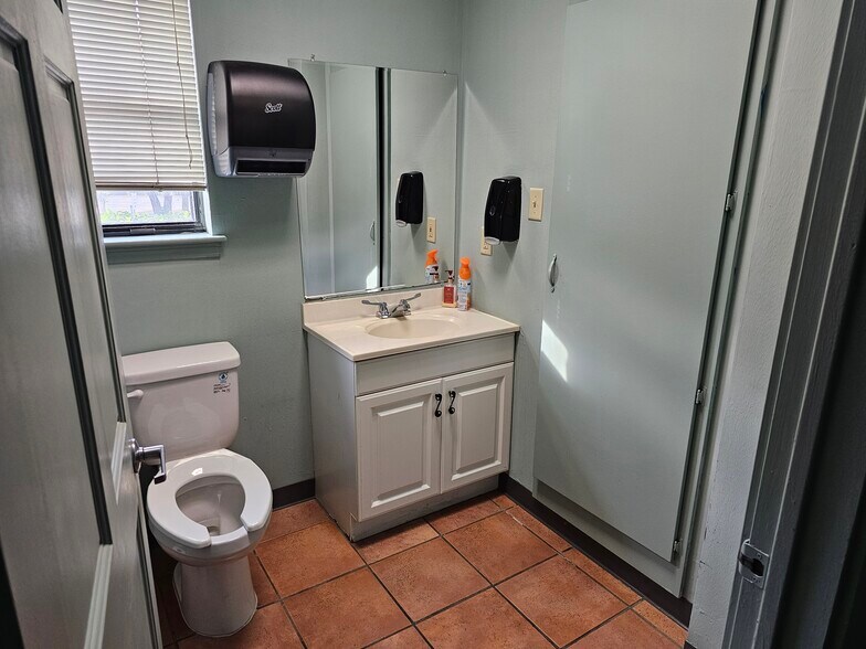 More Photos Of 4501 Spicewood Springs Rd, Austin Office For Lease