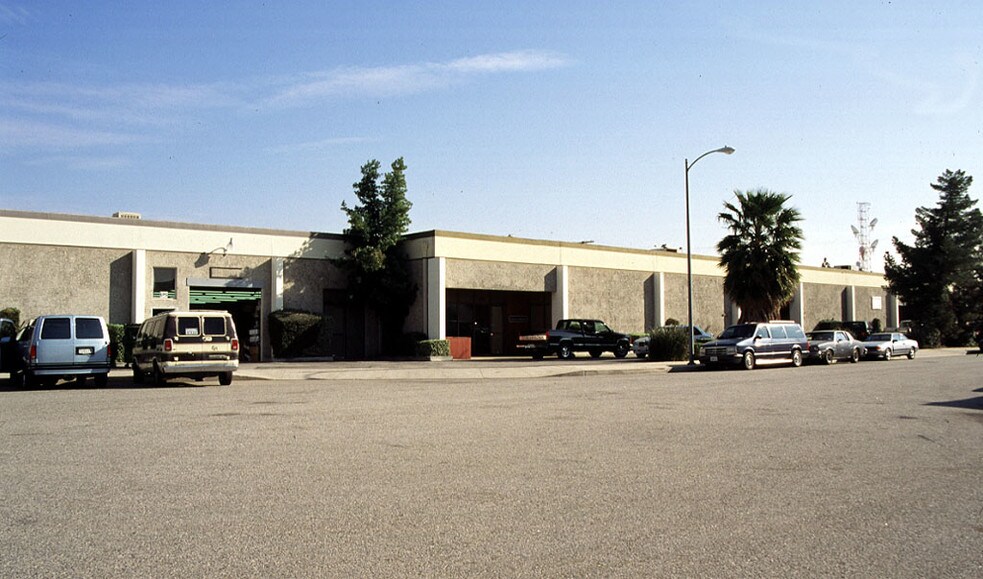 More Photos Of 20742-20746 Plummer St, Chatsworth Unknown For Lease