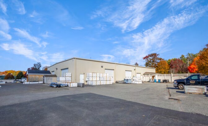 More Photos Of 32 Pine St, Norfolk Showroom For Lease