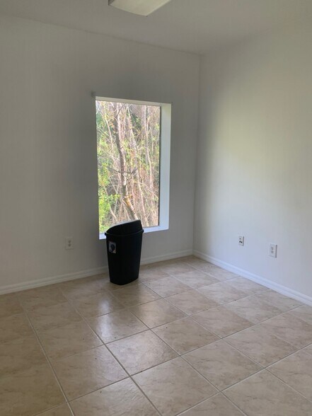 More Photos Of 14928 Casey Rd, Tampa Office For Lease