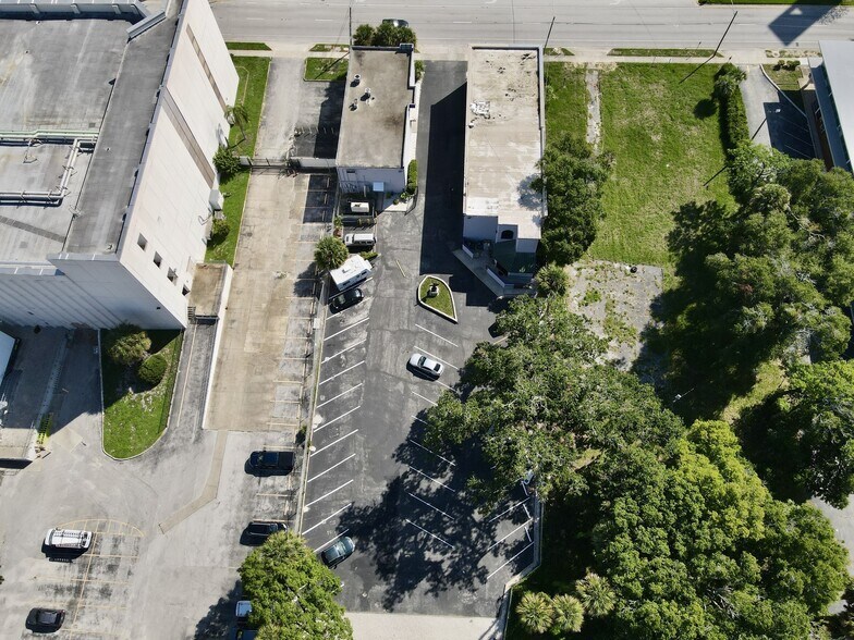 More Photos Of 240 N Ridgewood Ave, Daytona Beach Office For Sale