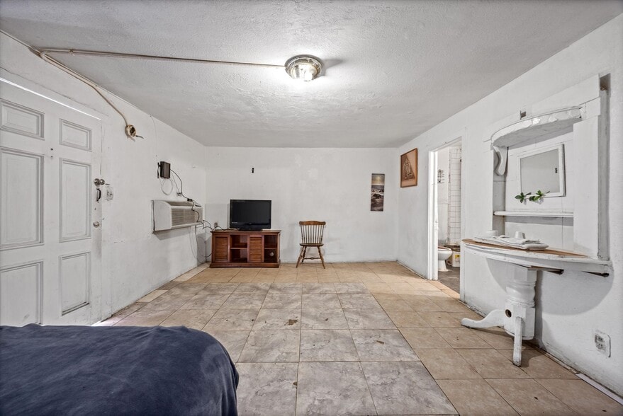 More Photos Of 900 S Union Ave, Bakersfield Hotel For Sale