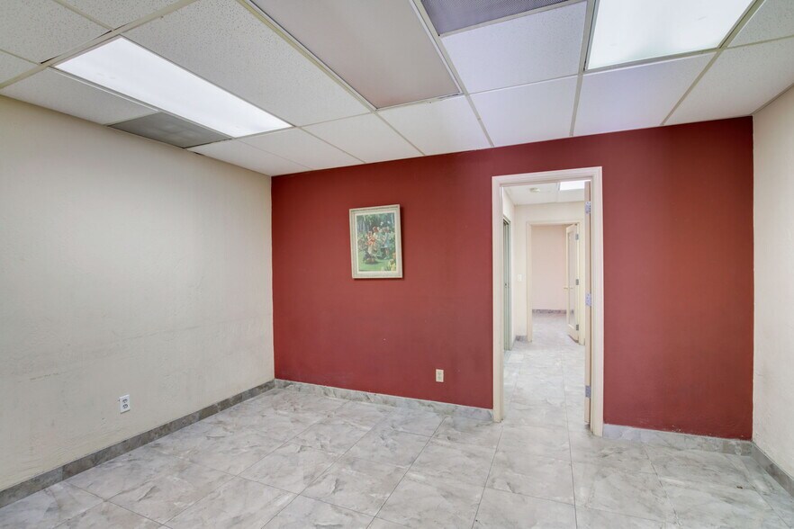 More Photos Of 4496 N Black Canyon Fwy, Phoenix Office Residential For Sale