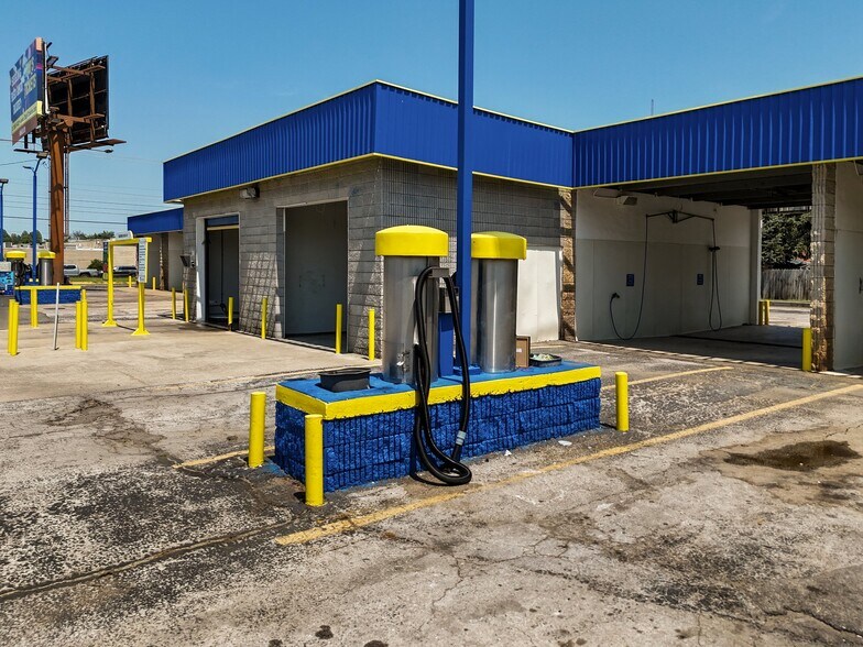 More Photos Of 2812 E Chestnut Expy, Springfield Carwash For Sale