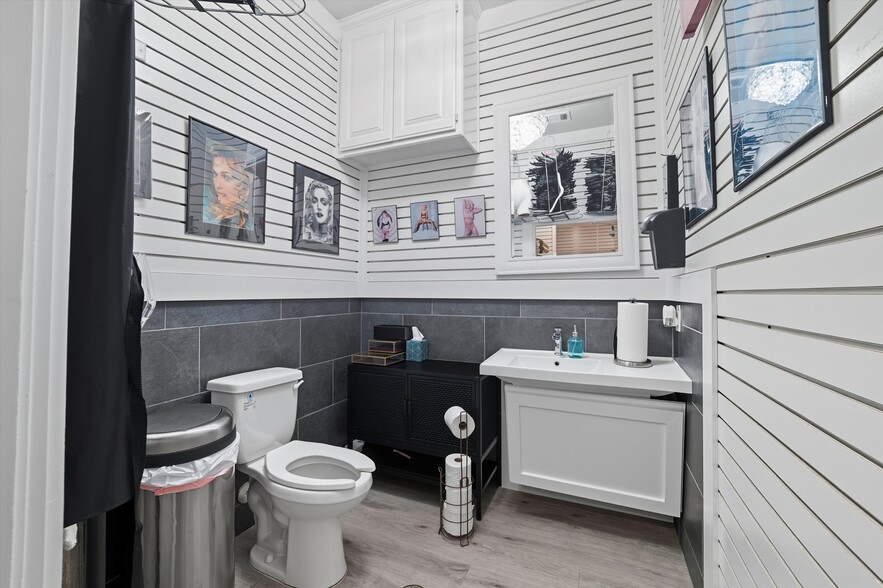 More Photos Of 450 W Harwood Rd, Hurst Freestanding For Sale