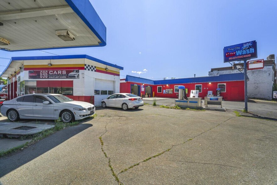 More Photos Of 690-696 River St, Troy Freestanding For Sale