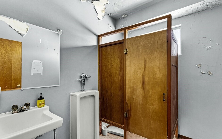 More Photos Of 720 Franklin Rd, Tieton Religious Facility For Sale