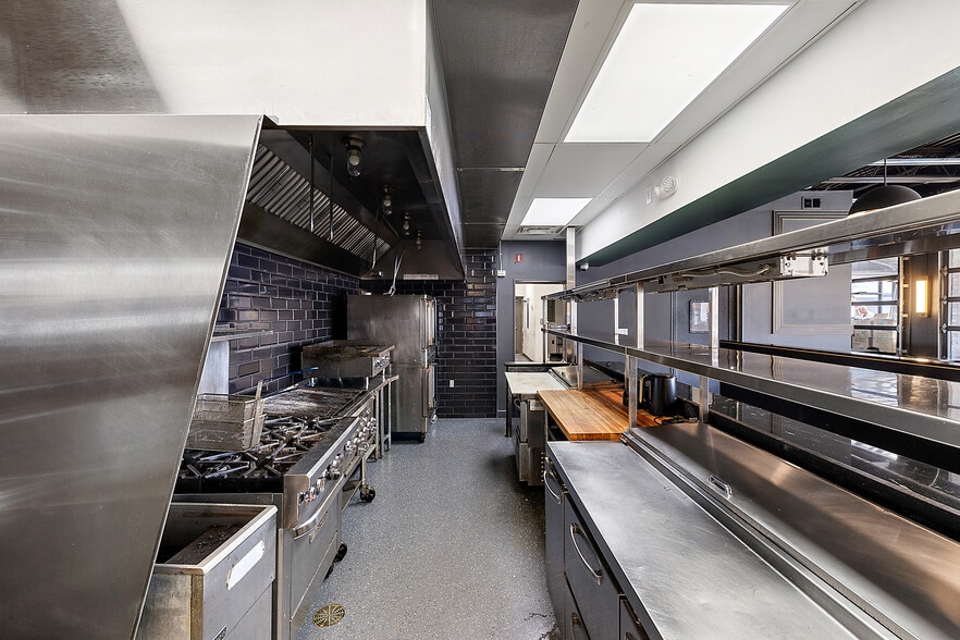 More Photos Of 20050 Livernois Ave, Detroit Restaurant For Sale