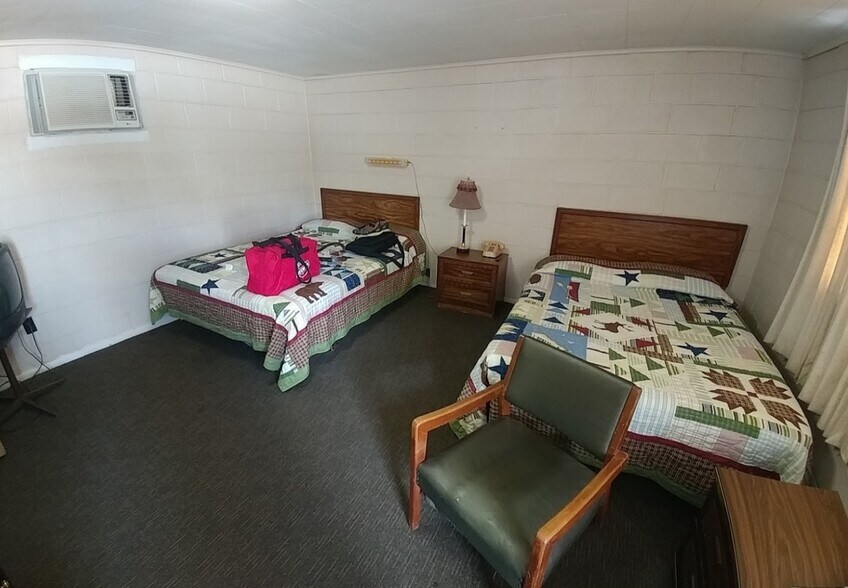 More Photos Of 304 East Court Street, Jasper Hotel For Sale