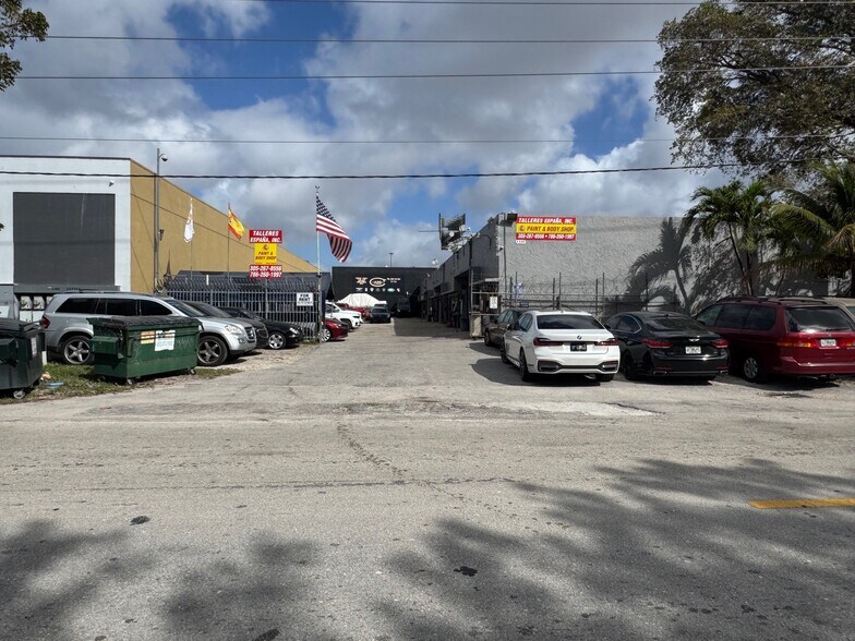 More Photos Of 7357-7369 NW 7th St, Miami Warehouse For Sale