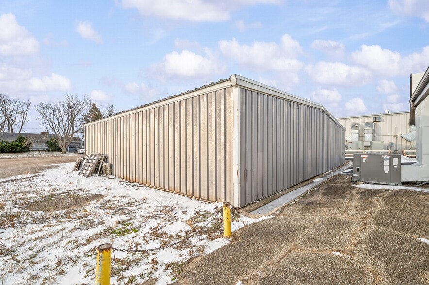 More Photos Of 2028 Washington Ave, Saint Joseph Warehouse For Sale