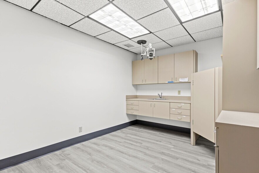 More Photos Of 6210 Samuel Wells, Jacksonville Medical For Sale