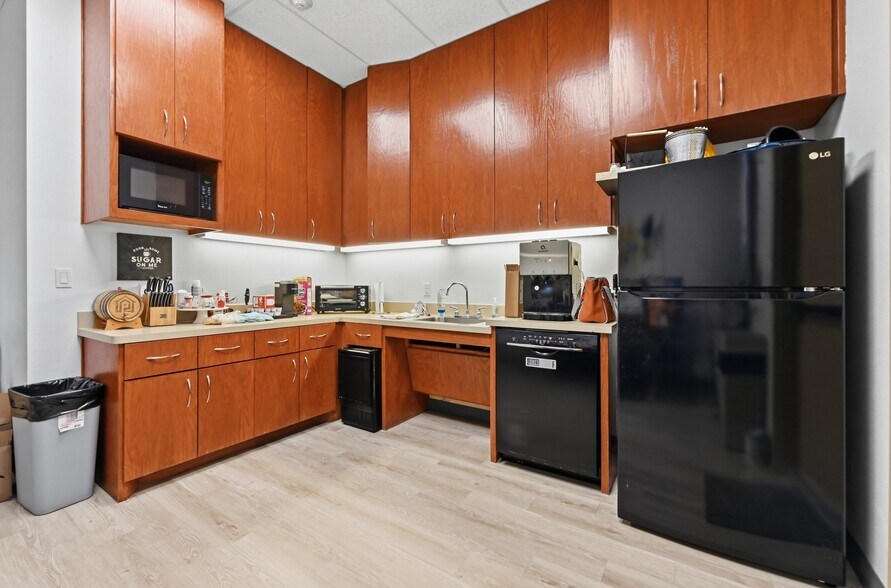 More Photos Of 333 E Highway 290, Dripping Springs Office For Lease