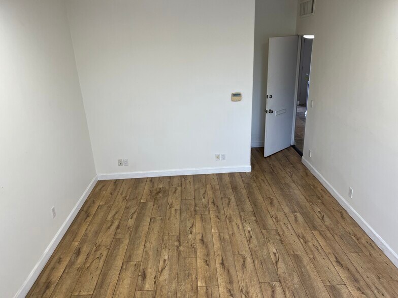 More Photos Of 2333 E Coast Hwy, Corona Del Mar Storefront Retail Office For Lease