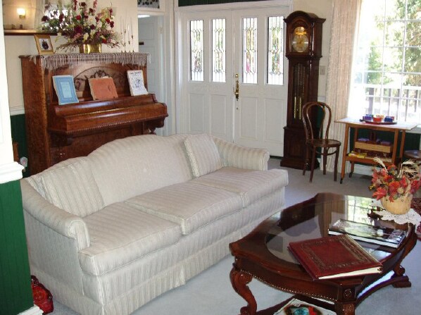 More Photos Of 815 Arrowhead Villa Dr, Crest Hotel For Sale