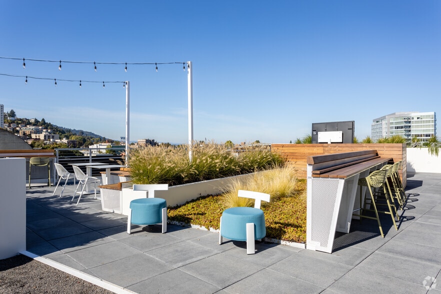 More Photos Of 1725 SW Salmon St, Portland Apartments For Lease