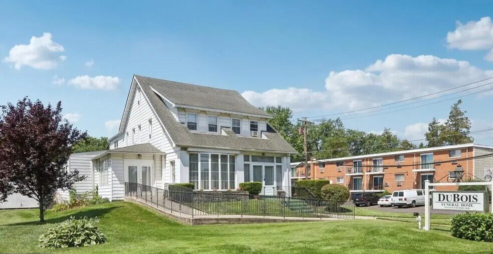 More Photos Of 700 S White Horse Pike, Audubon Specialty For Sale