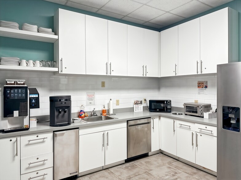 More Photos Of 7027 Old Madison Pike NW, Huntsville Coworking Space