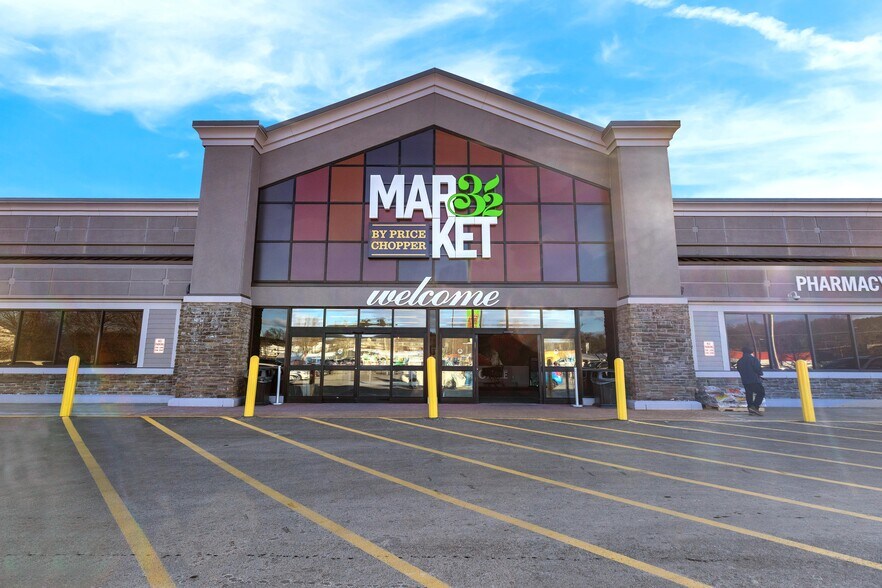 More Photos Of 855 Washington St, Middletown Supermarket For Sale