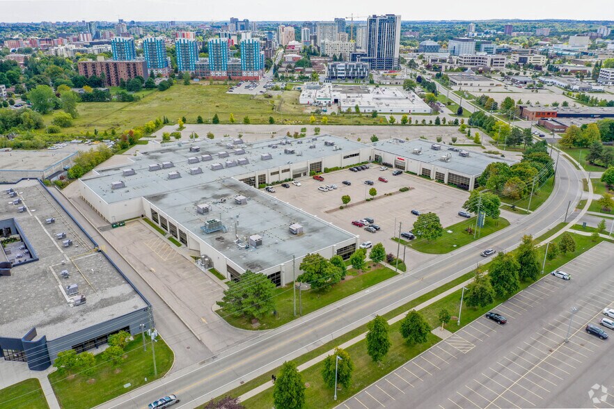 More Photos Of 440 Phillip St, Waterloo Flex For Lease