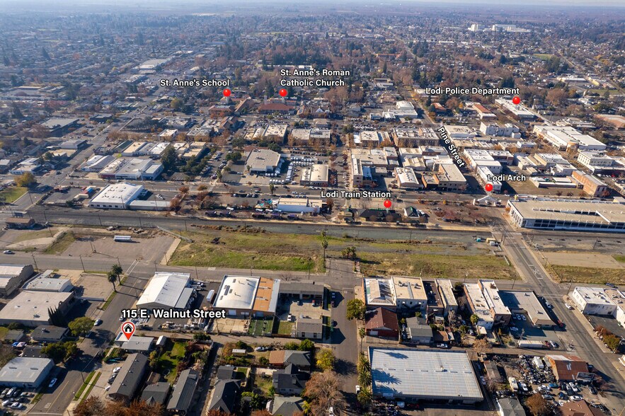 More Photos Of 115 E Walnut St, Lodi Freestanding For Sale