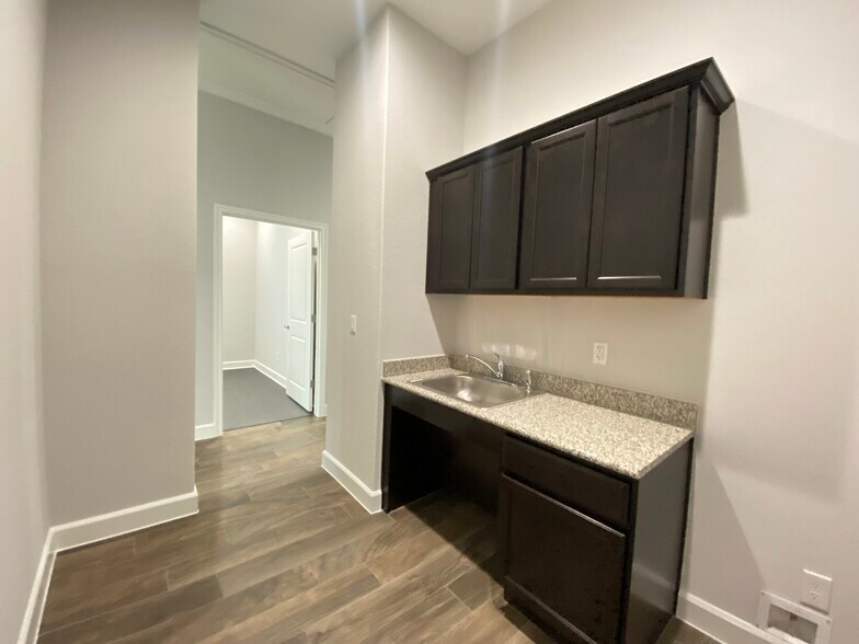 More Photos Of 1640 Highland Falls Dr, Leander Medical For Sale