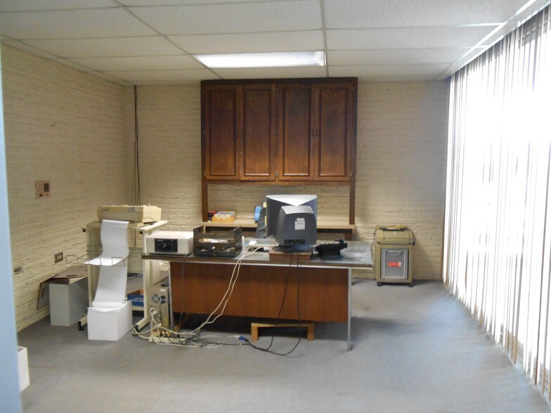 More Photos Of 301 W 44th St, Corpus Christi Manufacturing For Sale