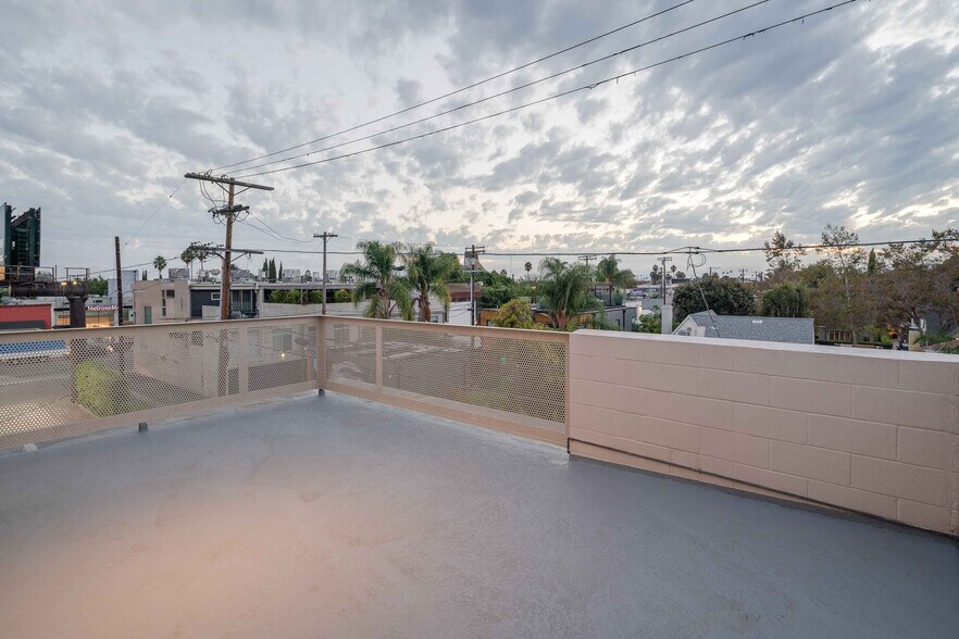 More Photos Of 717 N Highland Ave, Los Angeles Flex For Sale