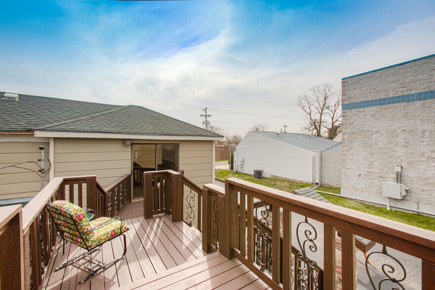 More Photos Of 6204 Arlington Ave, Raytown Office For Sale