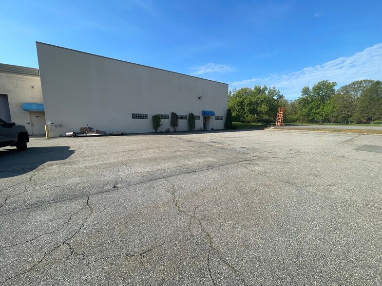 More Photos Of 24 Snake Hill Rd, North Scituate Manufacturing For Lease