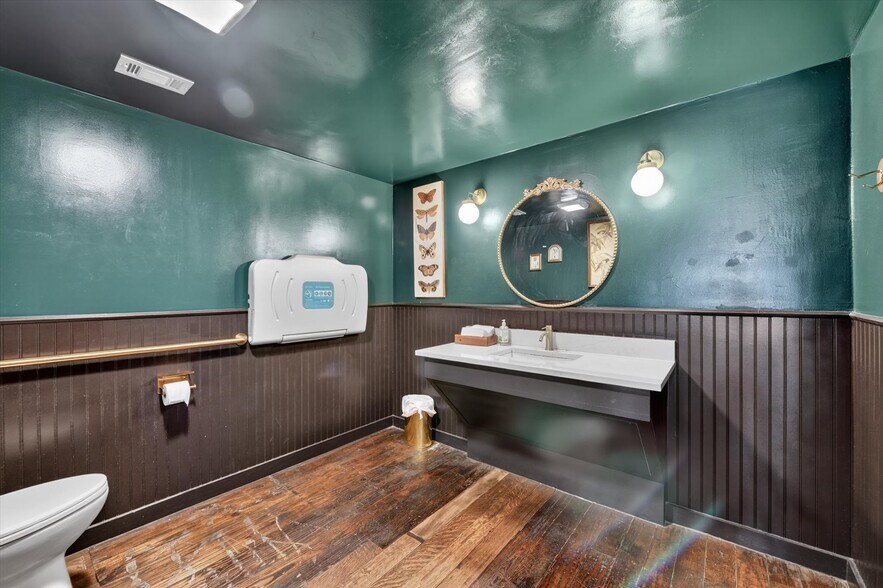 More Photos Of 107 W Hickory St, Denton General Retail For Sale