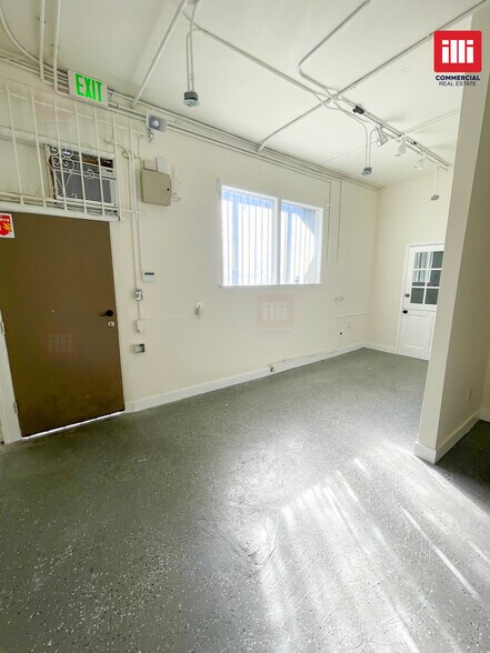 More Photos Of 12206 Ventura Blvd, Studio City Storefront Retail Office For Lease