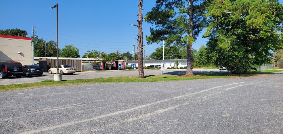 More Photos Of 117 Highway 15-401 Byp E, Bennettsville General Retail For Sale