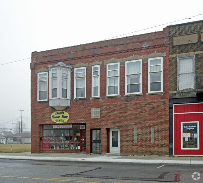 More Photos Of 118-120 S Main St, North Baltimore Storefront Retail Residential For Lease