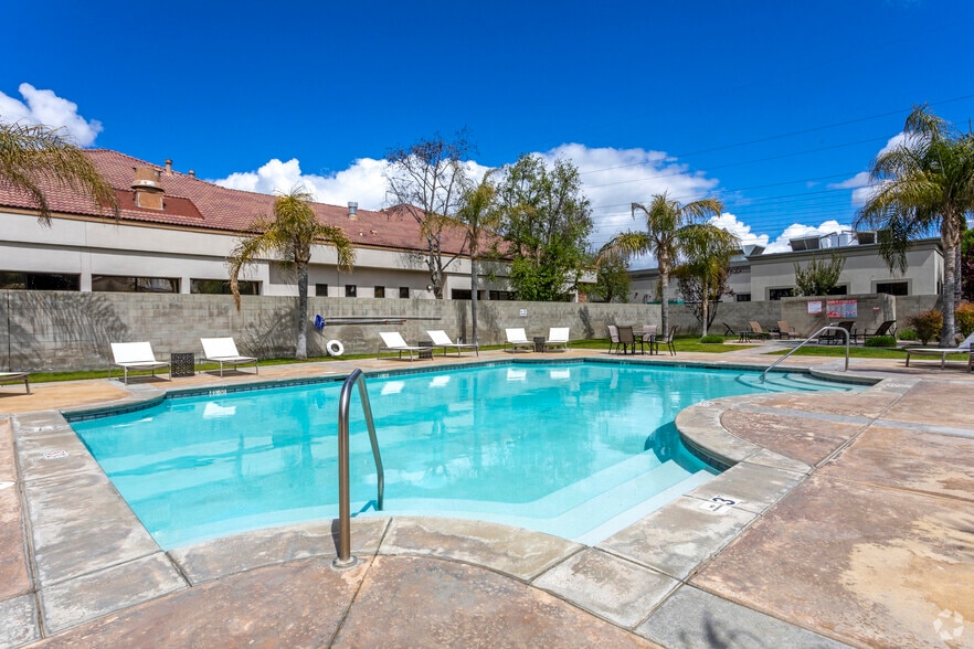 More Photos Of 8400 White Rock Dr, Bakersfield Apartments For Sale
