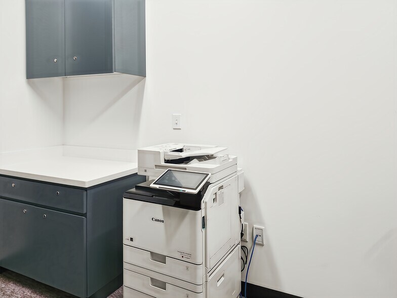 More Photos Of 330 Crossing Blvd, Orange Park Coworking Space