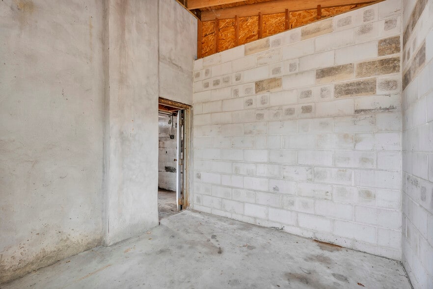 More Photos Of 600 White Horse Pike, Oaklyn Auto Repair For Sale