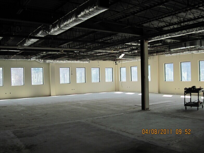 More Photos Of 500 Turnpike St, Canton Office For Lease