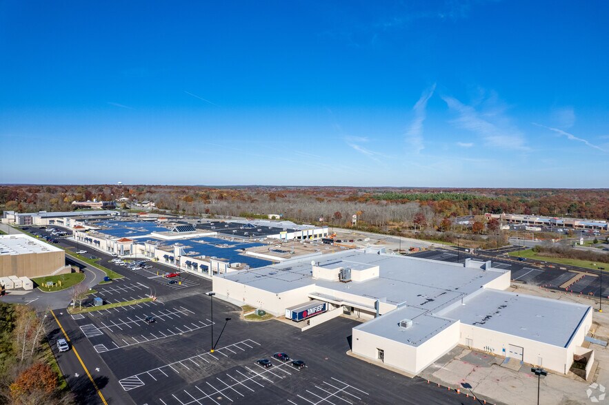 More Photos Of 262 Swansea Mall Dr, Swansea Storefront Retail Office For Lease
