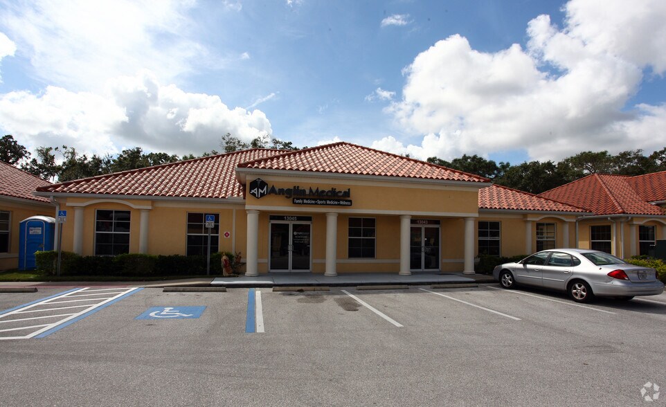 More Photos Of 13043-13045 Summerfield Sq, Riverview Medical For Sale