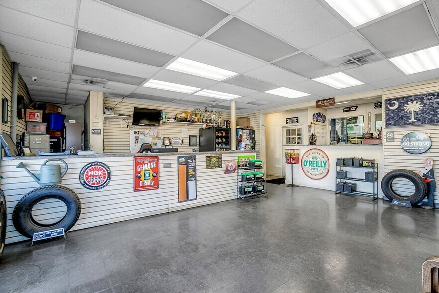 More Photos Of 1201 Poinsett Hwy, Greenville Auto Repair For Sale